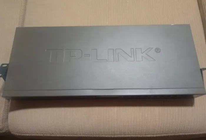 Switch TP-Link TL-SF1024 24 portas 10/100Mbps Bivolt