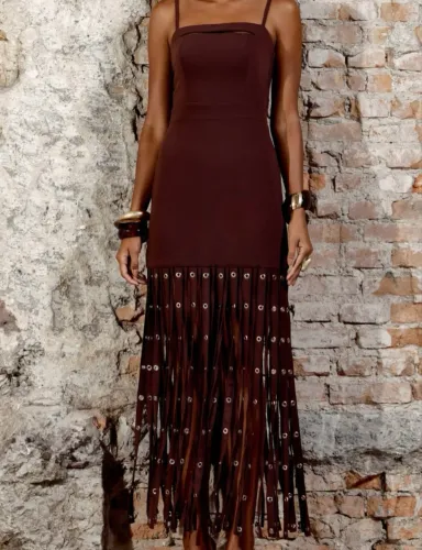 Este vestido midi Nina ritz vinho NOVO apresenta franjas distintas e detalhes em ilhós.