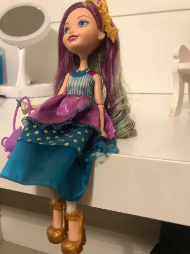 Ever After High da Mattel  - Boneca Madeline Hatter 