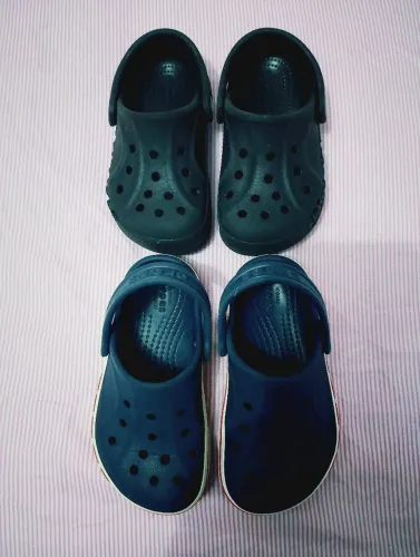 Crocs original no tamanho C8 Brasil 26 azul e preto
