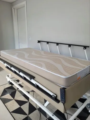 Cama Hospitalar Pilati Motorizada Elétrica com Colchão