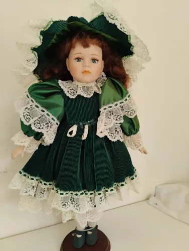 Vendo boneca antiga