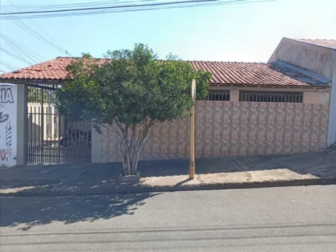CASA COM VALOR DE TERRENO!!!OPORTUNIDADE IMPERDÍVEL!!!