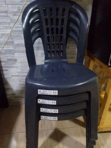 Vendo 4 cadeiras novinhas