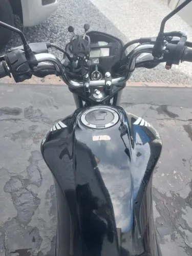 Vendo cg start preta todo em dias por 13.900