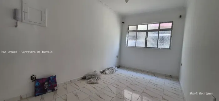 Apartamento para Locação em Santos, Encruzilhada, 2 dormitórios, 1 banheiro, 1 vaga