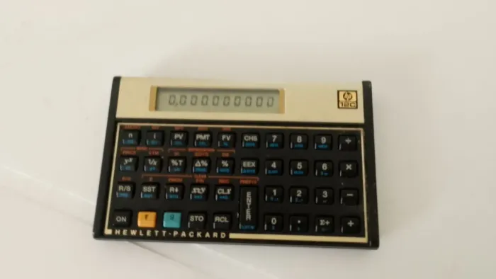Vendo calculadora financeira HP12C original R$160,00