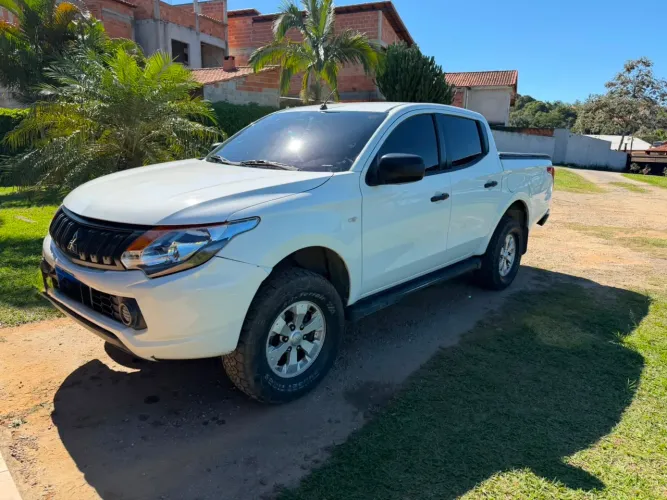 Mitsubishi L200 Triton Sport GLX 2.4 CD Diesel Mec. 2019
