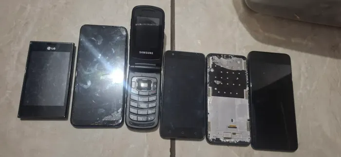 Lote de celulares com defeitos