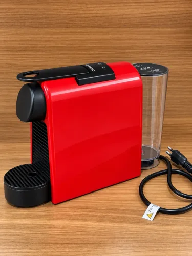 CAFETEIRA NESPRESSO ESSENZA MINI D30