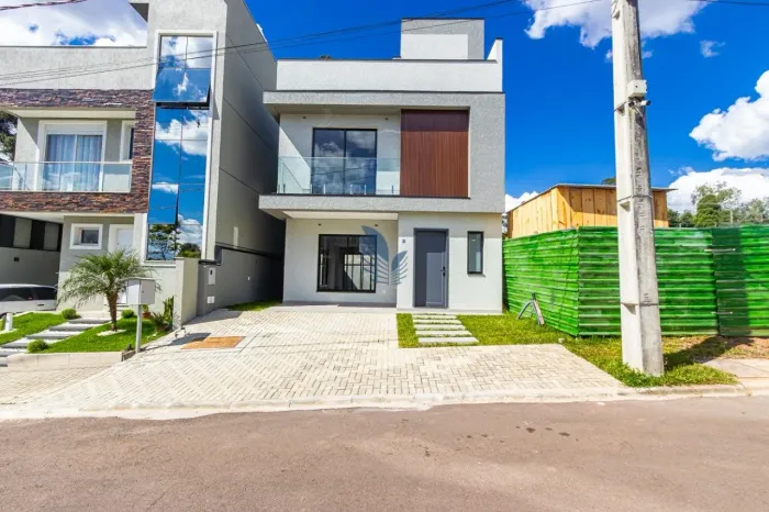 Casa em condomínio à venda no Umbará