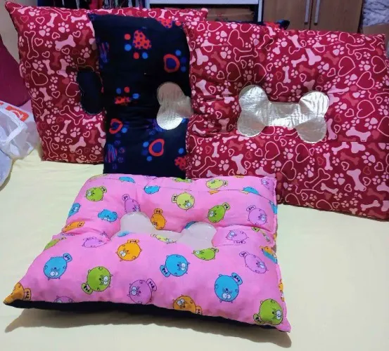 Lote de colchonetes para pets. Pequeno e médio porte. O lote possui 4 colchonetes. 