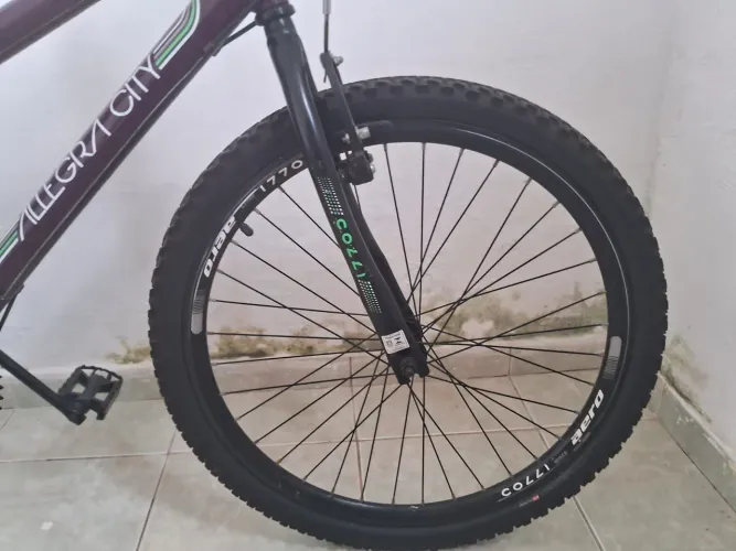 Vendo bicicleta aro 20 para criança,em ótimo estado.