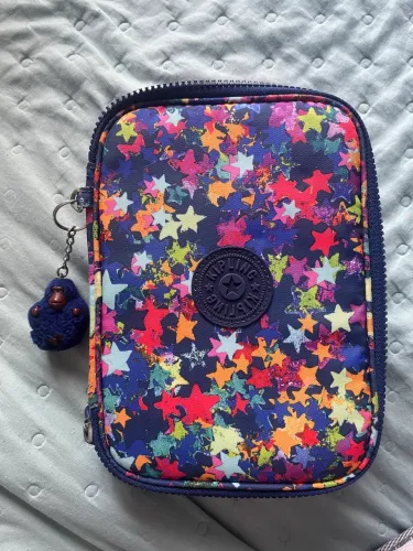Estojo Kipling 100 Pens Estrelas Coloridas