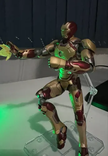 Action figure Iron Man Mark 42