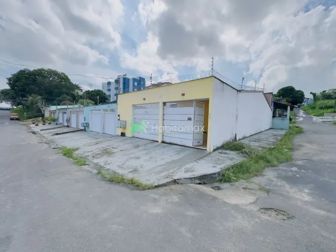 Casa Padrão próximo a faculdade nilton lins, e da praça de alimentação casa com 2 quartos