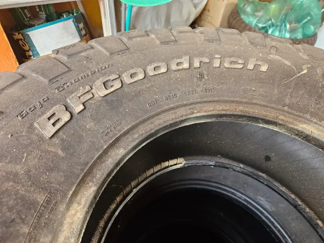 VENDO PNEUS