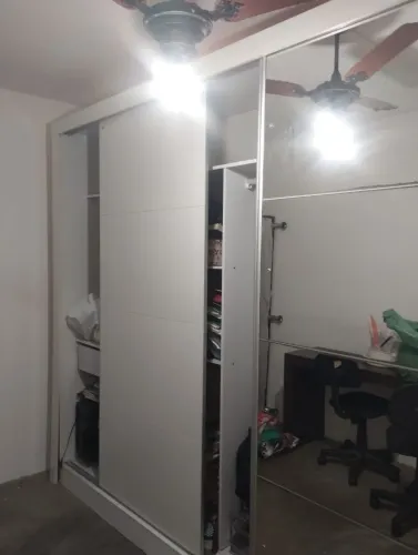 VENDO GUARDA-ROUPA GRANDE