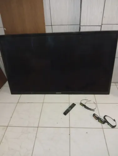 Vendi televisão de plasma Samsung 50 polegadas*(tela com mussarela rachando)*
