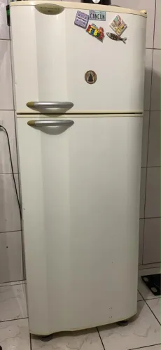 Geladeira dupla em ótimo estado 