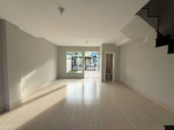 Casa Geminada à venda, 3 quartos, 1 suíte, 2 vagas, Planalto - Belo Horizonte/MG