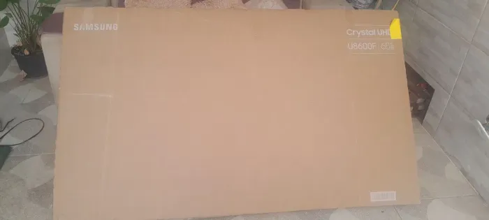 Caixa de papelão para tv de 65 polegadas em perfeito estado com proteção do isopor 