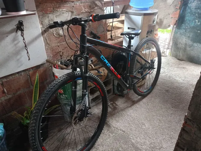Vendo bicicleta aro 29 com seguro de roubo e furto troco em iPhone 12 ou ps4