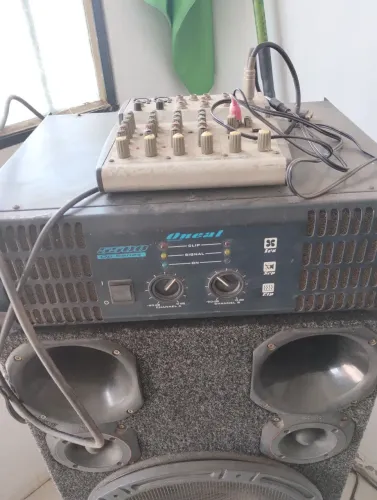 Caixa de som e amplificador e mesa profissional 