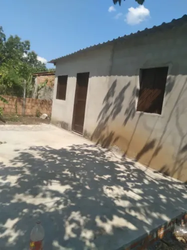 VENDE-SE UMA CASA NO RESIDENCIAL TARUMÃ 