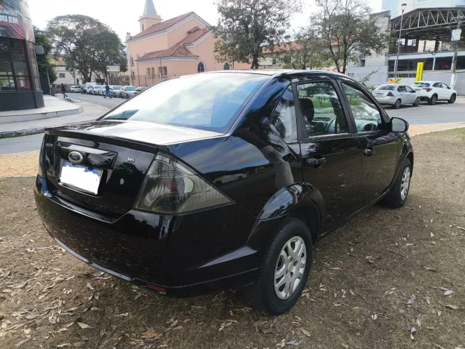Ford Fiesta Sedan SE 1.6 8V Flex 4P 2014