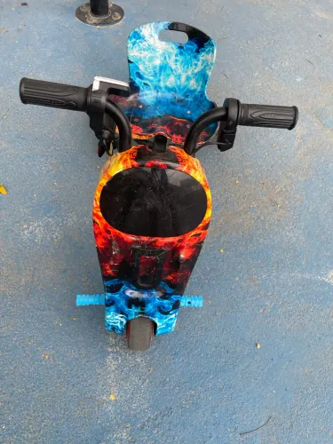 Triciclo elétrico infantil