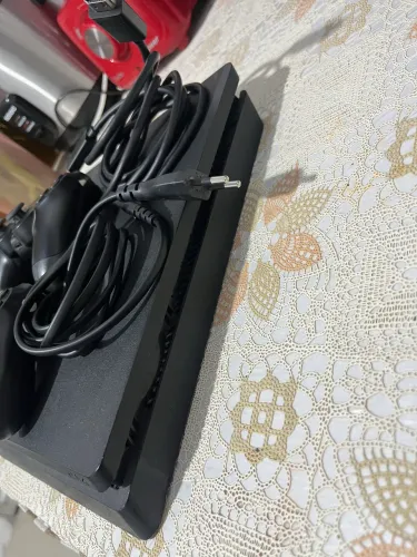 PlayStation 4 Slim + 2 Controles