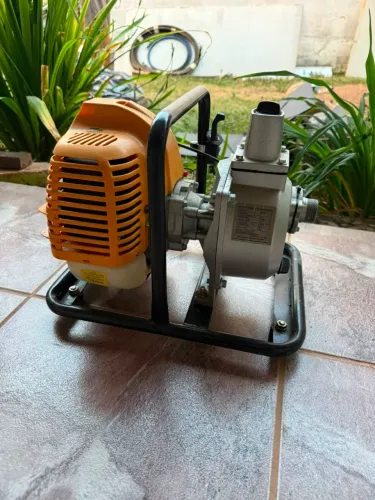 Moto bomba autoescovante