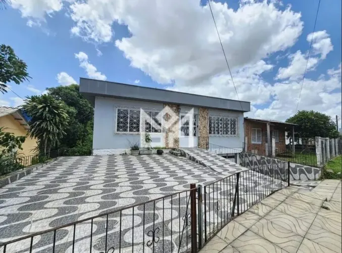 Casa com piscina e suíte disponível para venda ou locação no Centro de Gravataí