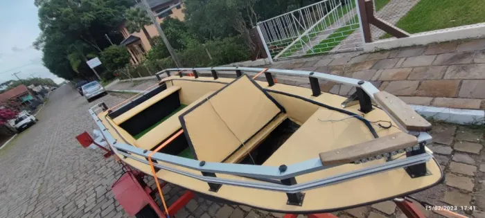 Lancha  com motor de popa Mercury 30 HP Japonês 2T Partida Elétrica