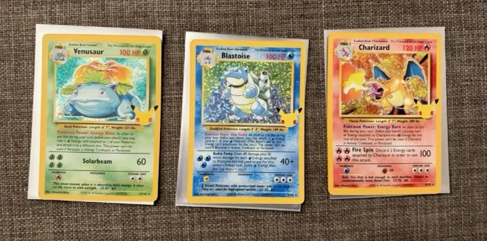 3 Cartas Pokémon Charizard + Blastoise + Venusaur 25 Anos INGLÊS NM