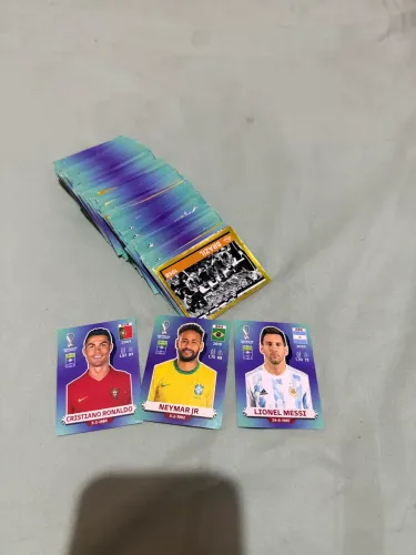 Troco por figurinhas legends de 2022 ou 2026