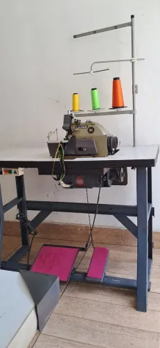 Máquina overlock industrial crown/juki