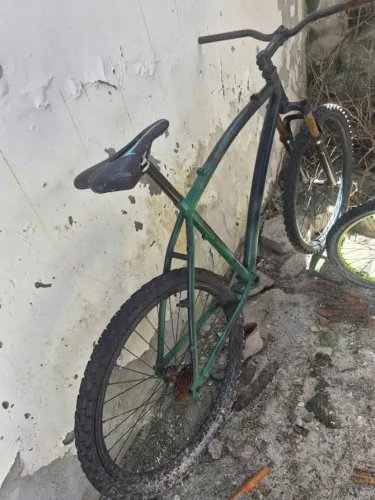 Duas Bicicletas usadas