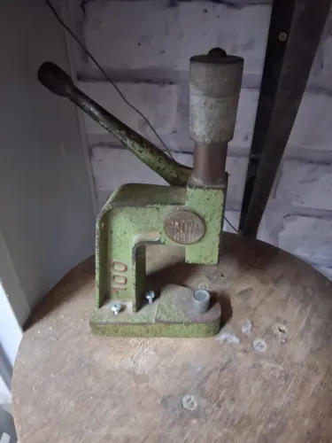 Máquina de pregar botão completa
