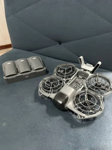 Drone DJI Neo 2 + controle com tela + baterias e HuB