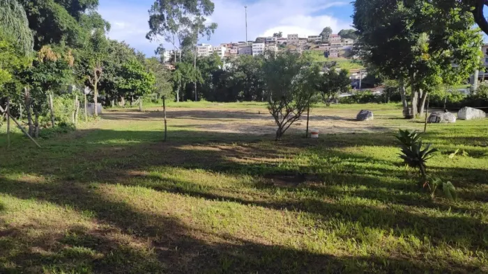 TERRENO 100% PLANO 3345m2 VIVENDAS DAS FONTES CONDOMÍNIO,COM AGUA DE NASCENTE,ARVORES FRUT