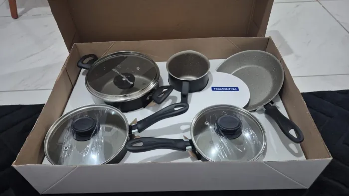 Conjunto de Panelas TRAMONTINA com 5 peças 
