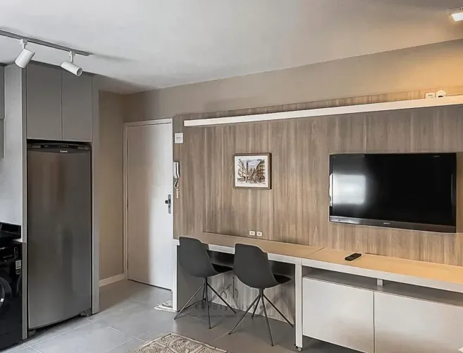 Studio mobilhado e decorado pronto para morar próximo à UFPR, no Centro