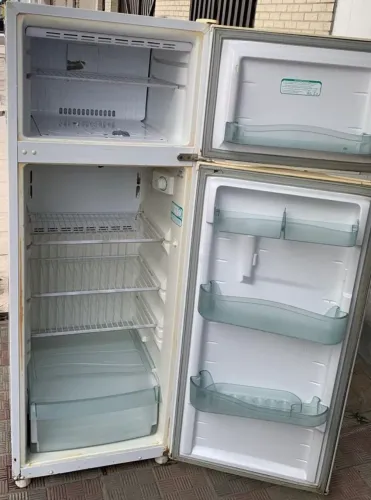 Vendo geladeira 