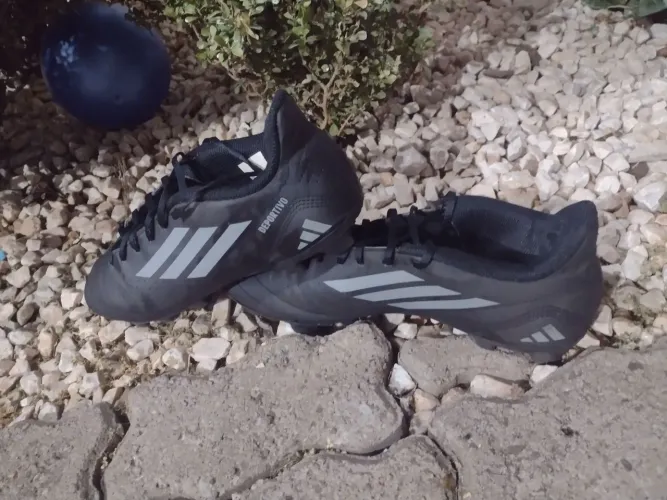 Chuteira de campo Adidas