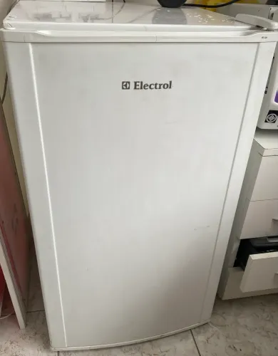 Frigobar Electrolux 220V