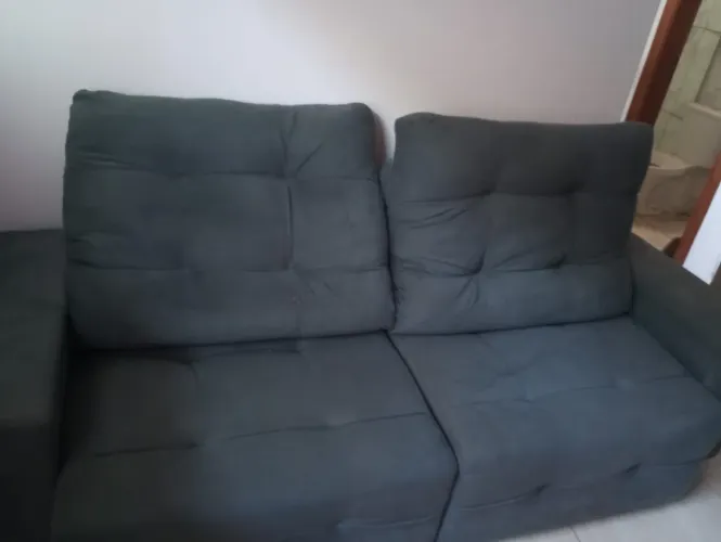 Entrega grátis: Sofá lindo, grande (2,40m) e perfeito com preço de desapego.