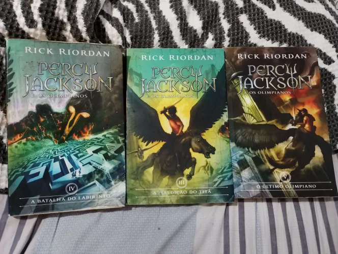 Vendo pequena coleção de llivros do Percy Jackson e os Olimpianos