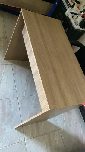 Vende-se escrivaninha, perfeito estado 3 meses de uso.Obs: vou compra outra.